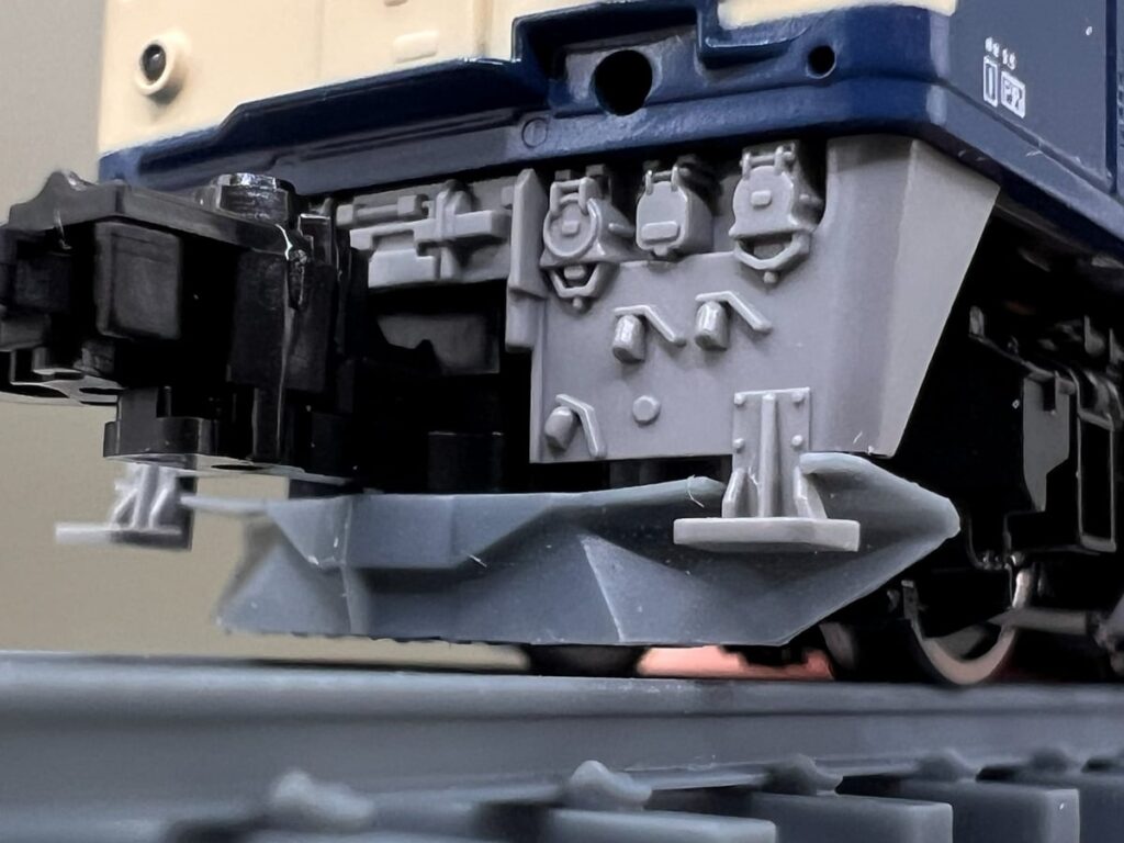 双頭連結器用スノープラ EF64-1000への取り付け例（未塗装）