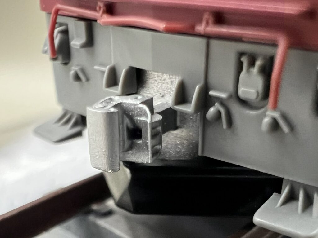 機関車用自動連結器 TOMIX用 塗装済 銀 お召列車仕様 3D-CL013 2