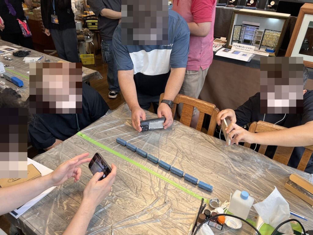 汚し会の完成披露会。仕上がったワムを並べて撮影